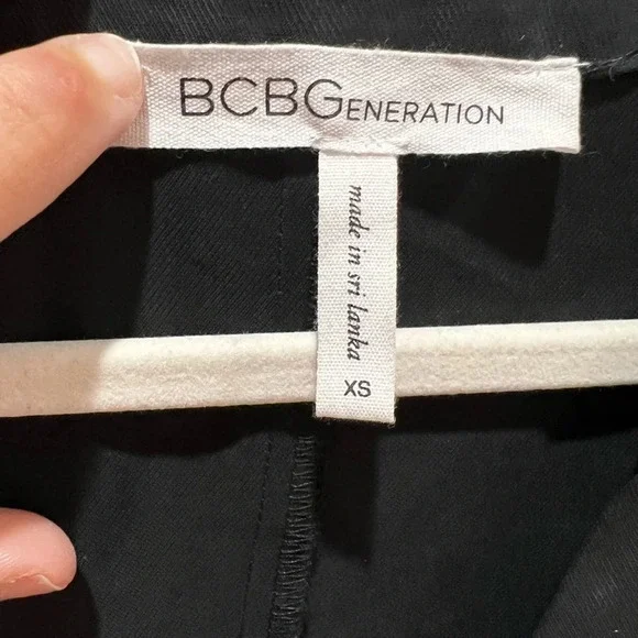 BCBgeneration black v neck shift with bell sleeves and tassels so pretty size xs - Picture 4 of 7